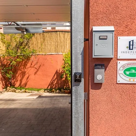 Independenthouse 5terre Garden , Parking شقة *