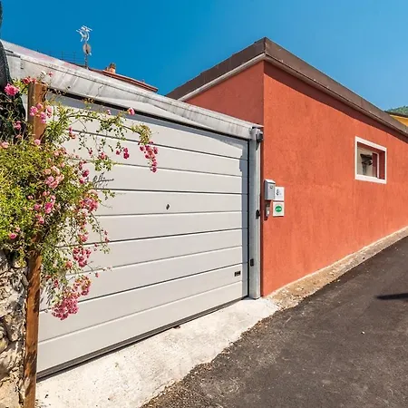 Independenthouse 5terre Garden , Parking