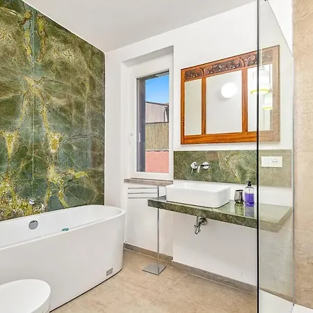 Independenthouse 5terre Garden , Parking