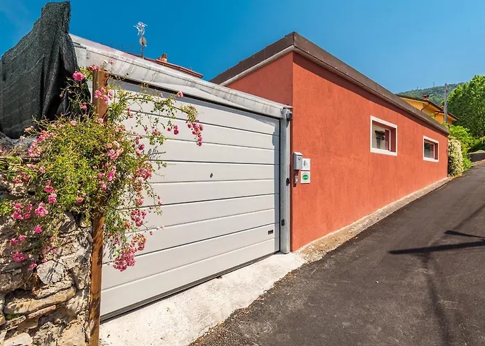 Independenthouse 5terre Garden , Parking